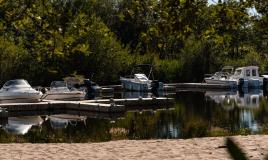 Bateaux au camping de la Réserve